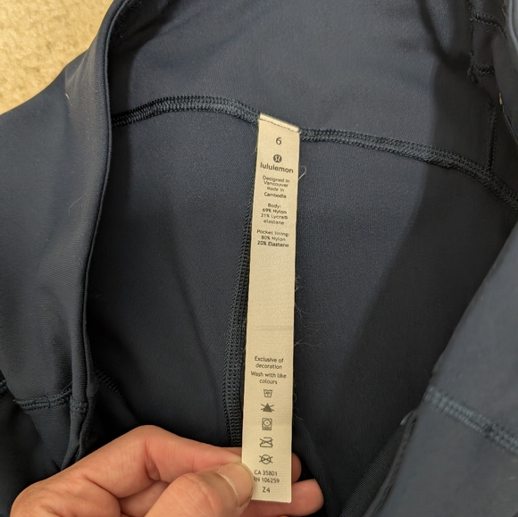 Lululemon Speed Up Tight *Full-On Luxtreme 28" Size 6 True Navy - Picture 3 of 6